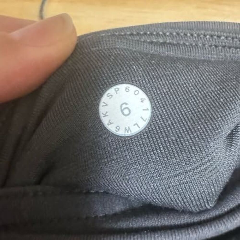 Lululemon Wunder Under Crop (Hi-Rise) Awaken Full-On Luxtreme 21” - Size 6 - Picture 8 of 8